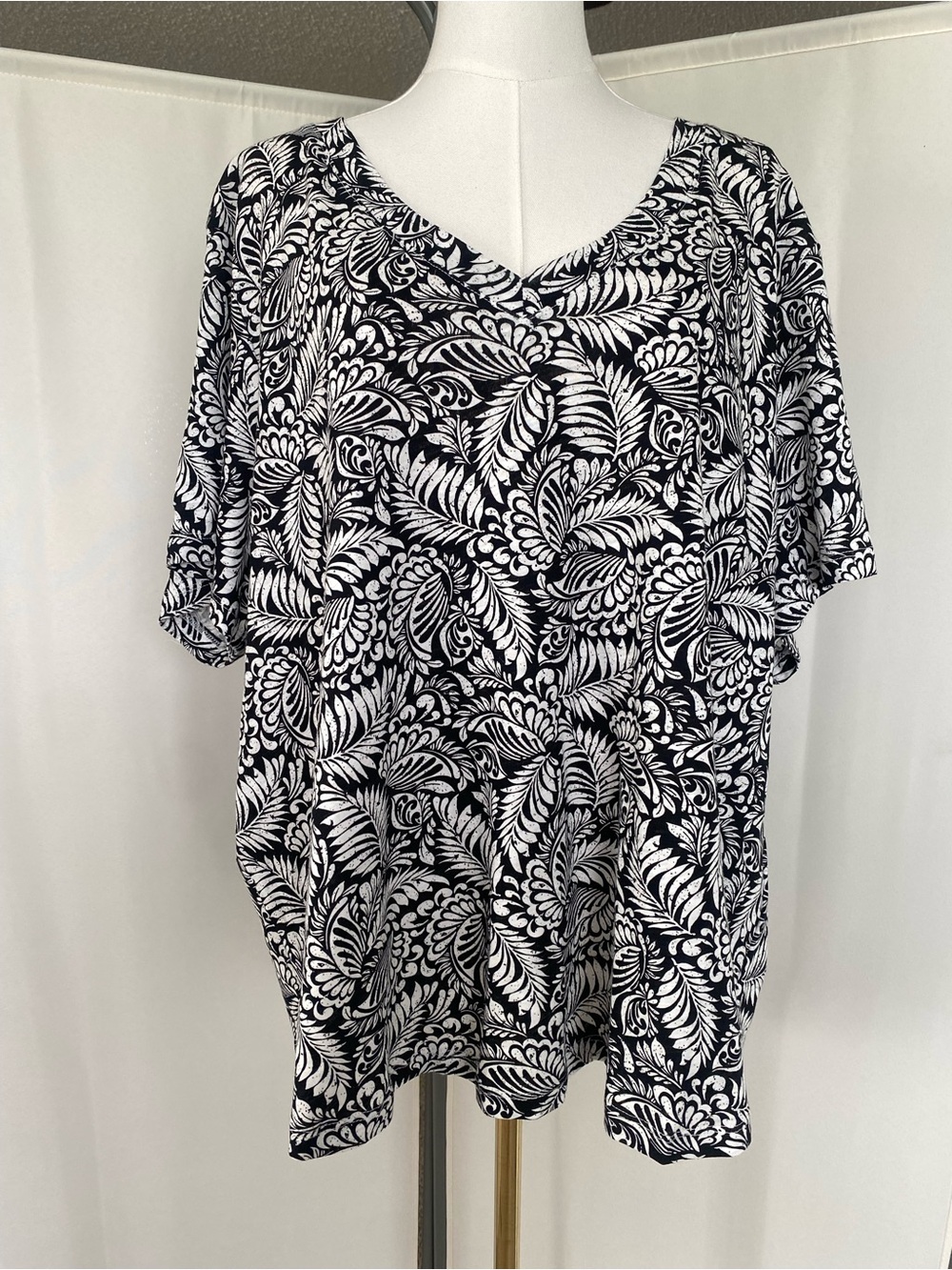 Premise Woman 3X Black White Floral Cotton Top